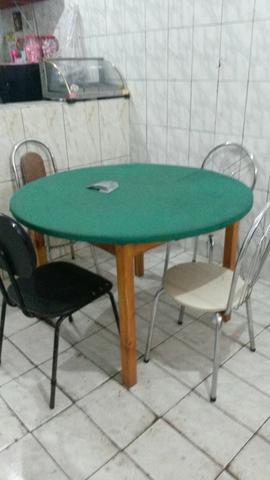 Mesa de jogar baralho