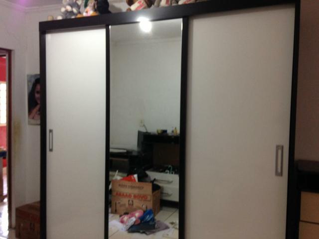 Guarda-roupa de casal com 3 portas de correr e 3 gavetas