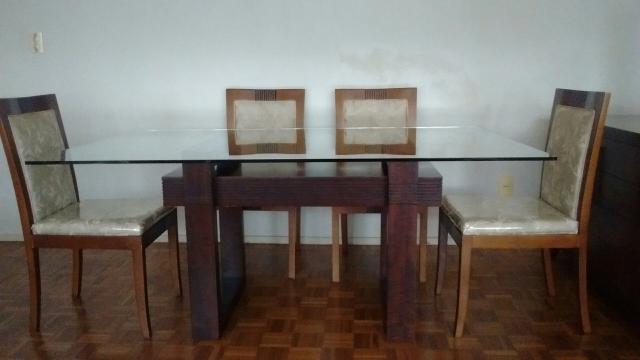 Mesa com 6 cadeiras