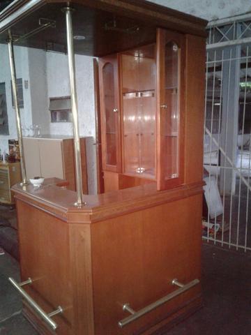 Mini bar com espelhos