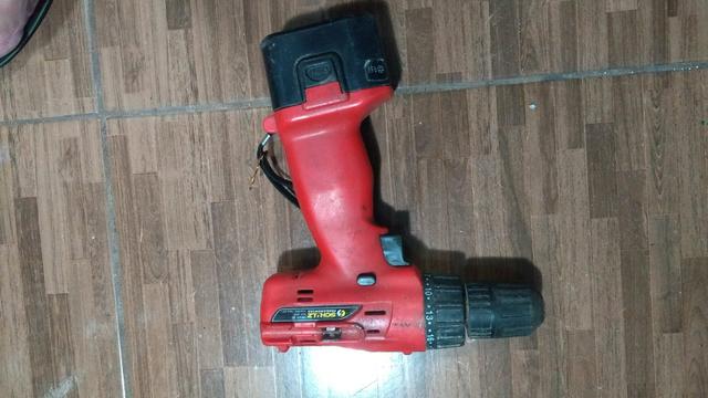 Parafusadeira Schultz para conserto