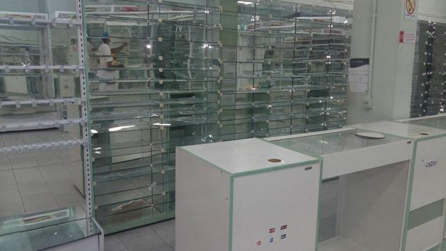 Partileiras e balcão (mobiliá de farmácia)