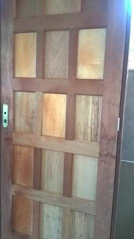 Porta de madeira crua nova nunca usada