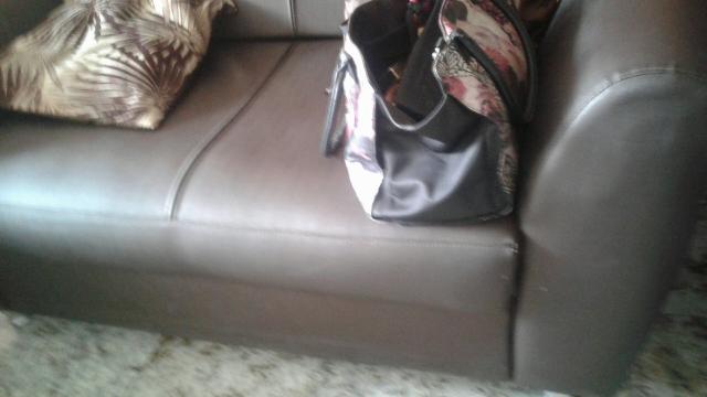 Sofá de dois lugares