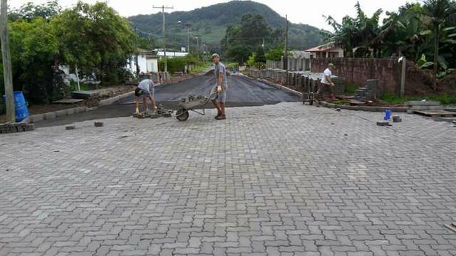 Trabalhamos com pavimentacao e colocação de pedras