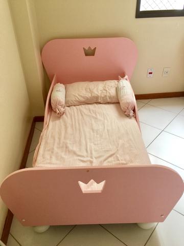 Vendo duas camas Tok Stok rosa princesa de madeira maciça