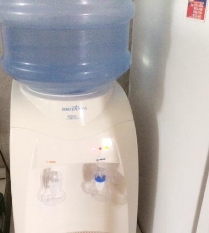 Bebedouro elétrico Britânia