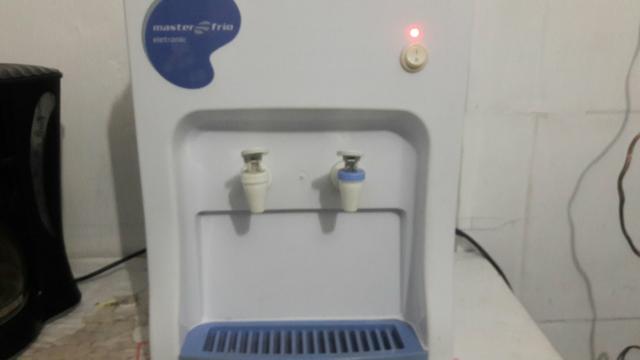 Bebedouro semi novo parou de gelar