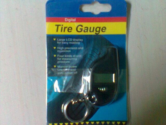 Chaveiro medidor de pressão de pneus carro/moto/bicicleta