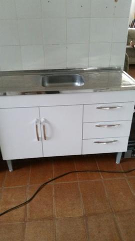 Gabinete com pia de inox