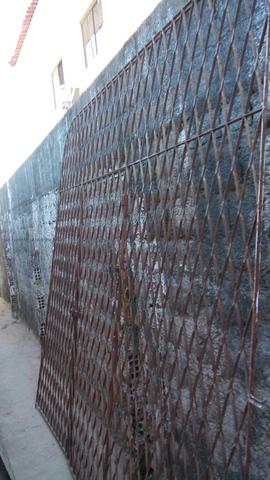 Grade enorme e sem ferrugem
