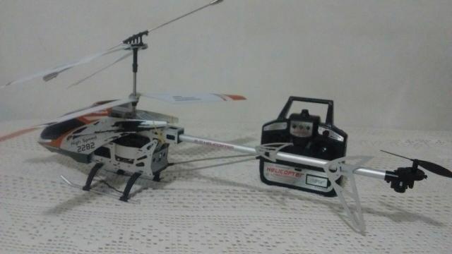 Helicóptero de controle remoto
