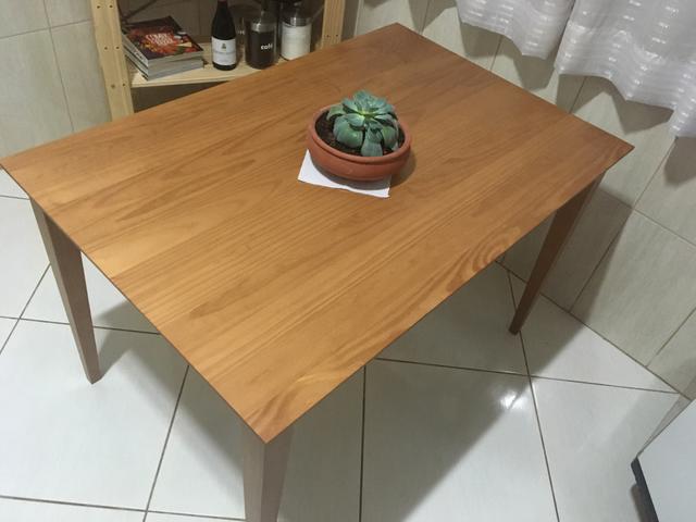 Mesa de madeira novinha