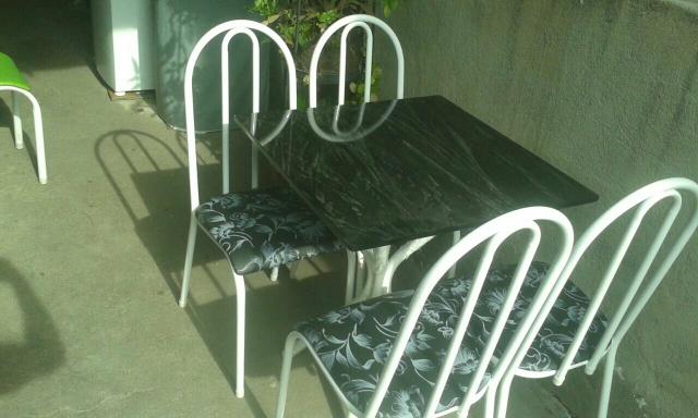 Mesas novas de fábrica