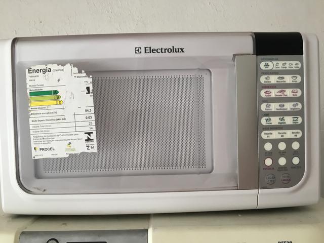 Microondas eletrolux de 23 litros ótimo