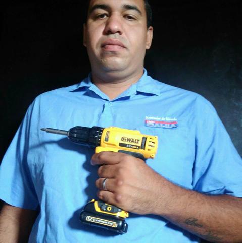 Montador de móveis profissional à 17 anos