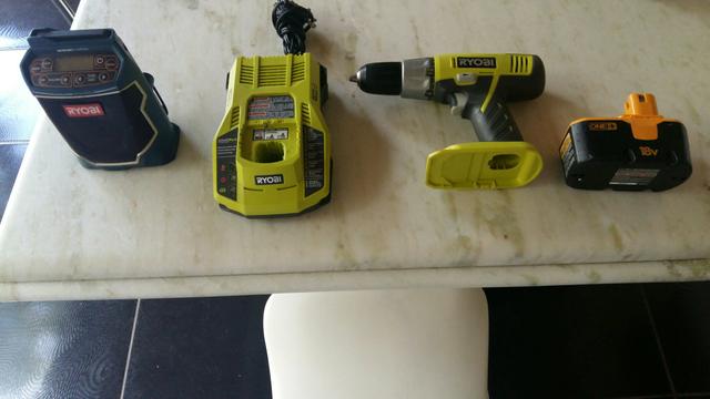 Parafusadeira e furadeira ryobi com radio mp3
