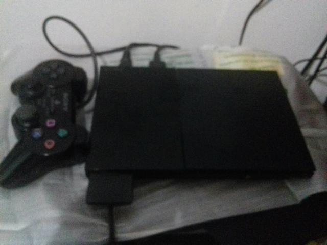 Playstation 2 com 2 controles