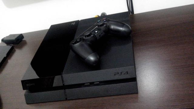 Playstation 4 + Controle + 3 Jogos