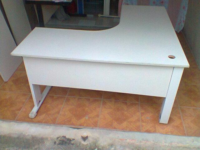 Torro mesa em L med 1.50 x 1.50 diâm 0.60 larg 0.75