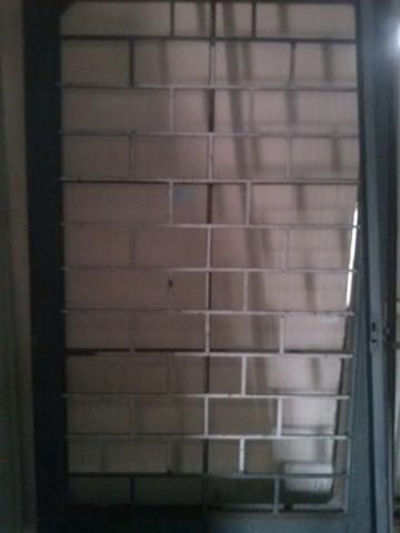 Vendo porta de ferro