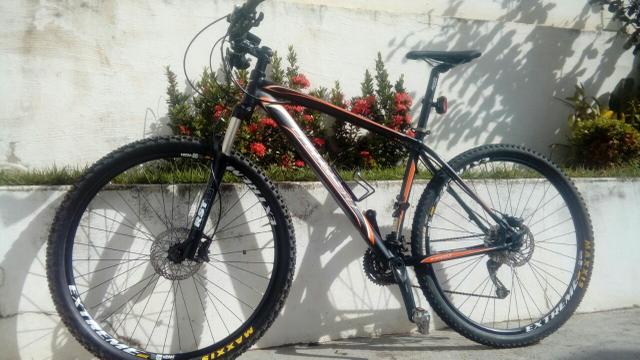 Bike MTB aro 29, Tamanho L, completa First Lunix