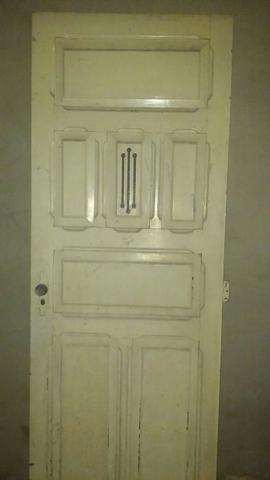 Duas portas dos anos 50