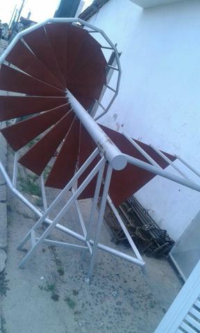 Escada de ferro parafuso