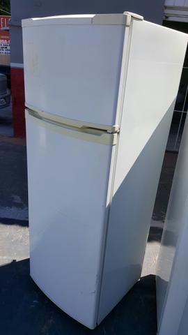 Geladeira dúplex 360 litros degelo seco