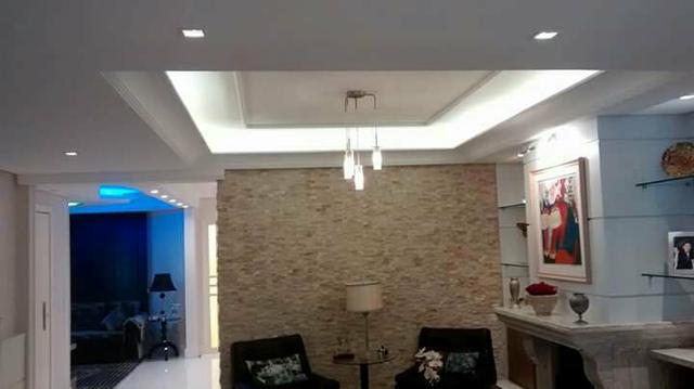 House gesso: Forros, molduras e consertos