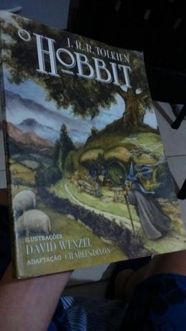 Livro O Hobbit by J.R.R TOLKIEN