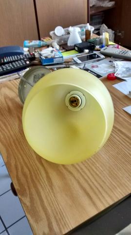 Lustre com lâmpada golden