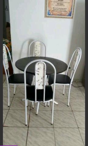 Mesa com 4 cadeira de mármore 200