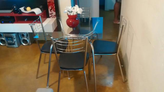 Mesa com 4 cadeiras cromadas 350 reais