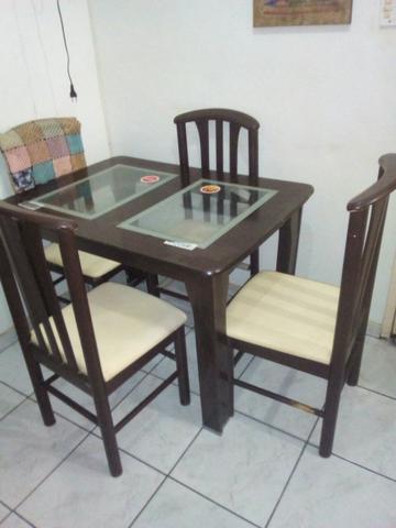 Mesa quatro cadeiras