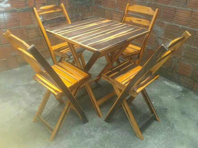 Mesas e cadeiras
