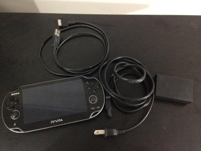 Ps Vita Em Ótimas Condições(Seminovo) Com Carregador