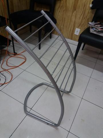 Revisteiro para salão 