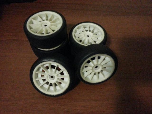 Rodas e pneus Automodelo