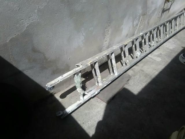 Vendo uma escada  degrau alumínio