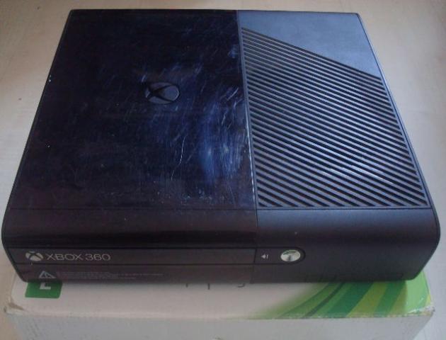 Xbox 360 super slim bloqueado apenas o console sem nada