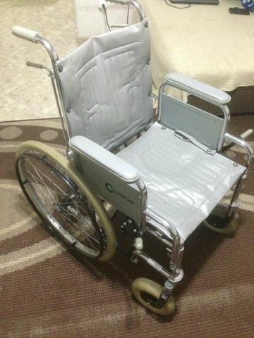Cadeira de roda e cadeira do papai!