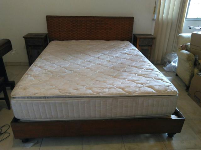 Cama em madeira Queen Size completa com colchão Dijon