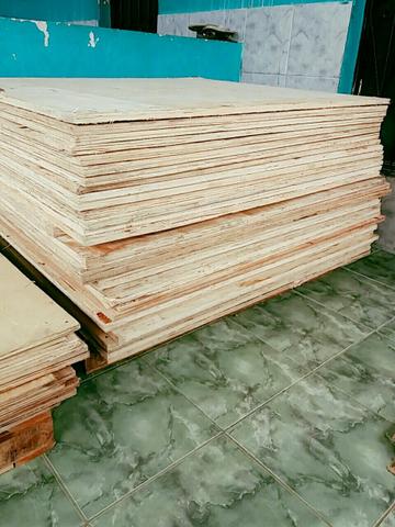 Compensado 12 milímetros. med 1,20 m × 1 metro