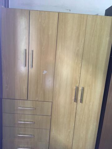 Guarda roupa 4 portas e 4 gavetas
