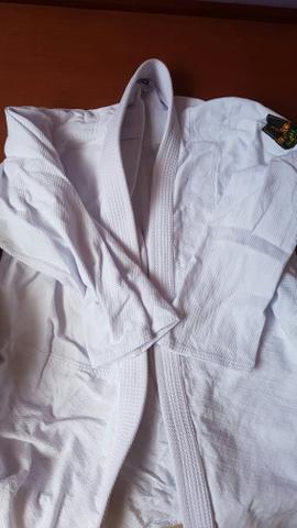 Kimono branco trançado judô