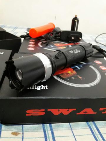 Lanterna de led swat recarregável vários acessórios
