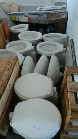 Lote Vasos sanitários e lavatório banheiro