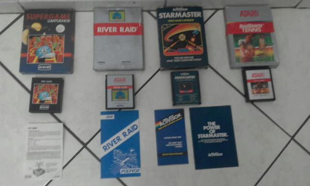 Lote de Jogos de Atari na Caixa