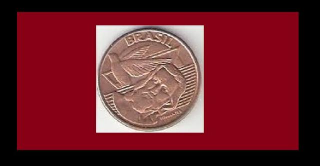 Moeda rara de 5 centavos inclinado a direita